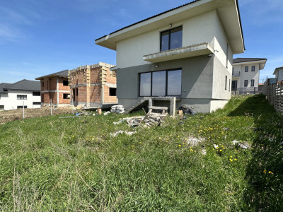 Casa intividuala cu utilitati 179900€