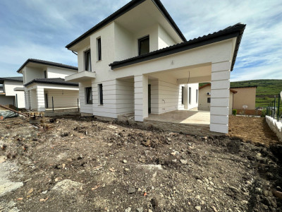 0 % comision ! Casa individuala cu teren 590 mp asfalt si utilitati