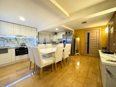 Apartament cu living+ 3 dormitoare 105 mp cu 2 parcări 
