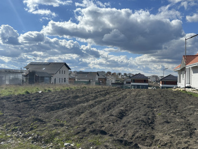 Teren construibil utilități asfalt Dezmir 