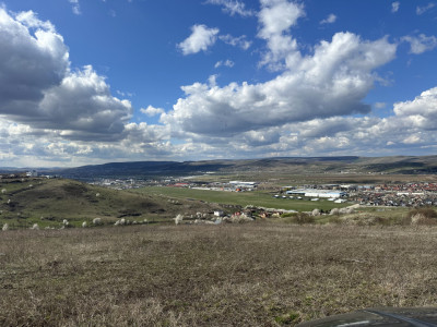 Teren intravilan 9400 mp front 86 ml Dezmir cu utilități  