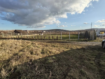 Teren intravilan 1000 mp intre  case Apahida 