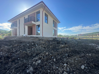 Casa cuplata CF cu toate utilitati acces facil si asfalt în Chinteni  